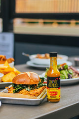 Hot Ones pickled garlic sriracha textura y grosor para sabor inmediato