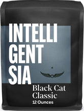 Intelligentsia Black Cat frontal mostrando bolsa y diseño, garantía de calidad