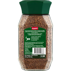 Jacobs taza servida con café preparado rápido, comodidad y sabor