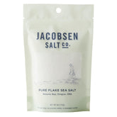 Jacobsen Salt Co. envase frontal mostrando escamas y marca, aporta acabado gourmet