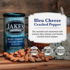 Jake's Nut Roasters mano sacando almendras de lata para snack listo