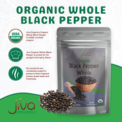 Granos enteros de pimienta negra Jiva Organics con apariencia uniforme y aroma intenso