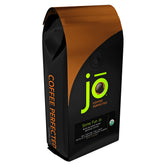 Jo Coffee vista frontal del paquete mostrando la marca y sello orgánico