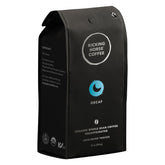 Kicking Horse empaque frontal mostrando 10 oz y certificaciones, beneficia claridad informativa