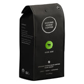 Kicking Horse embalaje frontal mostrando bolsa de 10 oz y diseño distintivo