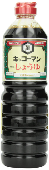 Kikkoman frente del envase mostrando la botella grande y etiqueta clara para uso versátil