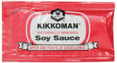 Kikkoman sobre delantero mostrando empaque y uso práctico