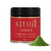 Kiyo Matcha embalaje frontal mostrando lata y bolsa hermética, promete frescura