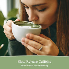 KROMA latte cremoso en taza, aporta energía sostenida y sabor suave