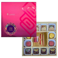 LAUMIÈRE GOURMET FRUITS primer plano de los 2 rakhis, diseño detallado y ceremonial