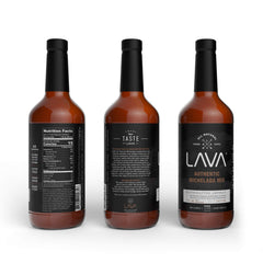 LAVA mezcla vertida en vaso con cerveza lista para una michelada deliciosa