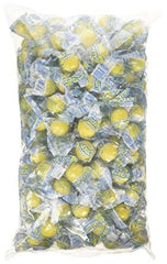 LEMONHEAD detalle textura de caramelos amarillos, muestra sabor y brillo