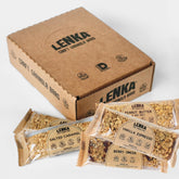 Lenka empaque frontal mostrando los cuatro sabores y conveniencia para llevar