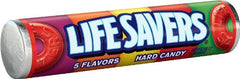 Life Savers comparación de tamaño junto a moneda para referencia