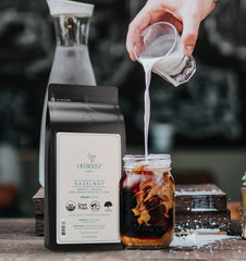 Lifeboost café en prensa francesa listo para servir, extracción uniforme