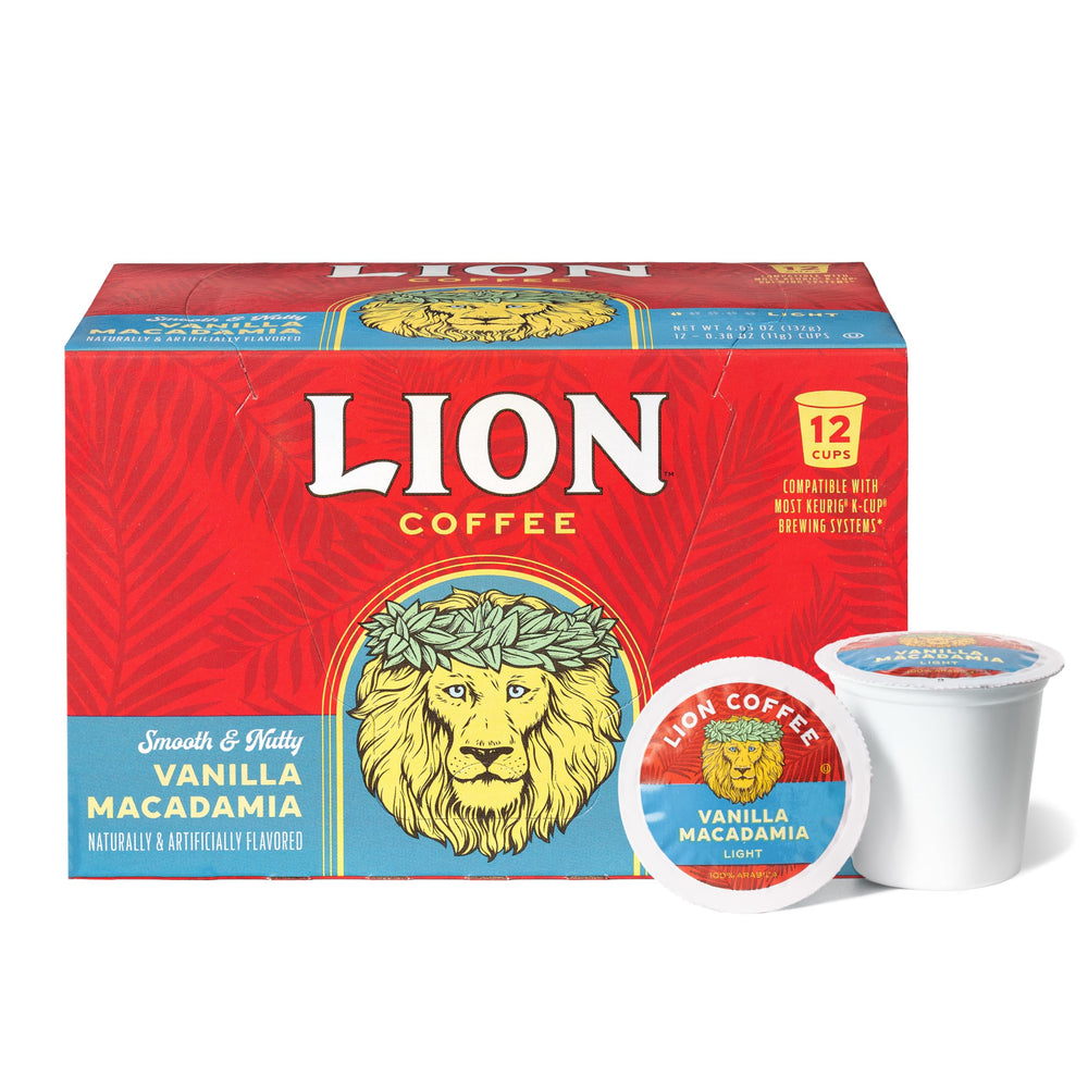 Lion Coffee caja frontal mostrando cápsulas y sabor vainilla macadamia
