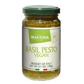 Mantova frasco frontal de pesto de albahaca vegano mostrando etiqueta italiana y atractivo visual