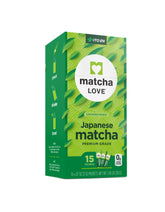 matcha LOVE sobre frontal mostrando marca y porción lista para preparar