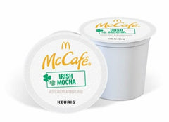 McCafe cápsula insertada en una máquina Keurig lista para preparar, uso fácil