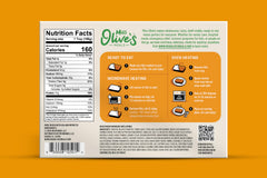 Miss Olive's Cheese Ravioli primer plano de ravioli con salsa cremosa y sabor clásico