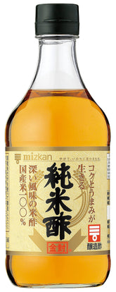 Mizkan vinagre de arroz Gold Label frontal botella que muestra la etiqueta y volumen