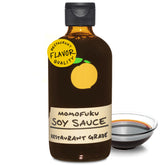 Momofuku botella frente mostrando diseño y uso culinario