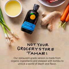 Momofuku tamari en mano para comparar escala de 8 onzas y uso práctico