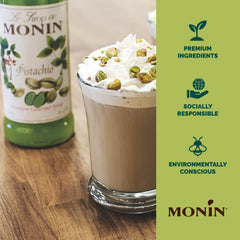 Monin jarabe de pistacho añadido a un latte, realza sabor y cuerpo del café