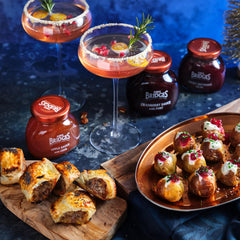 Mrs Bridges chutney servido en una tabla de quesos, mejora sabores y contrastes