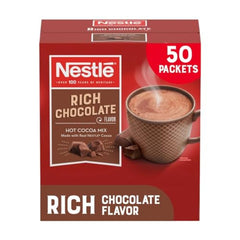 Nestle Hot Cocoa empaque frontal, presenta 50 sobres prácticos para servir rápido