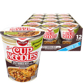 NISSIN vaso frontal con birria picante mostrando etiqueta y conveniencia