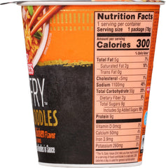 NISSIN primer plano textura de arroz y fideos para apreciar mezcla y contraste