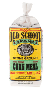 Old School Brand empaque frontal de 30 oz mostrando sello no-OGM y beneficio local