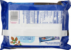 OREO primer plano del relleno oscuro resaltando sabor intenso