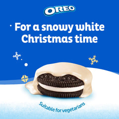 Oreo Snowy Enrobed en mesa junto a café, ideal para acompañar bebidas