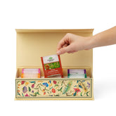 ORGANIC INDIA caja frontal con 60 bolsas mostrando variedad de sabores