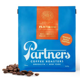 PARTNERS COFFEE ROASTERS paquete frontal 12 oz, aspecto profesional y fresco