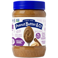 Peanut Butter & Co. untando en tostada para desayuno sabroso y rápido