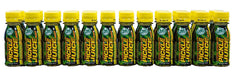 Primer plano de botella Pickle Juice mostrando la etiqueta y textura, fácil transporte