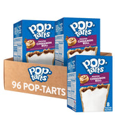 Pop-Tarts frente del paquete Frosted Cinnamon Roll mostrando cajas apiladas y conveniencia