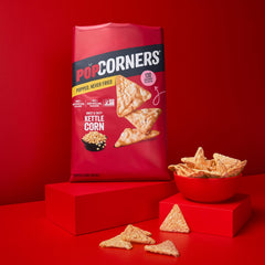 PopCorners paquete en mano demostrando porción individual, beneficio: práctico para llevar