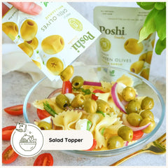 Poshi aceitunas servidas en tabla de charcutería mejorando aperitivos