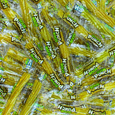 QUEEN CITY CANDY CAVE bolsa frontal mostrando tiras de manzana verde, práctico empaque resellable