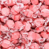 QUEEN CITY CANDY CAVE empaque frontal de taffy fresa, vista clara y atractiva