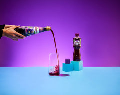 Ribena bebida preparada en jarra lista para servir, refresca reuniones