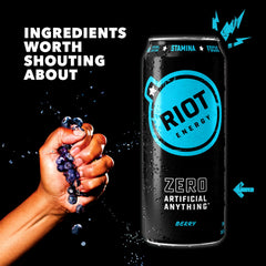 RIOT Energy lata en mano escala demostrando tamaño práctico