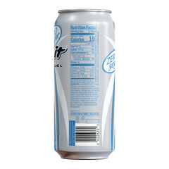 Comparación de tamaño de una lata Rip It en mano para apreciar las 16 oz y durabilidad
