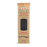 Rustichella d'Abruzzo paquete frontal mostrando pasta negra y marca, garantía de autenticidad