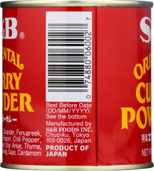 S & B curry powder textura en cuchara mostrando color y mezcla aromática