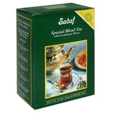 Sadaf caja frontal de té con cardamomo mostrando el empaque y claridad de la mezcla